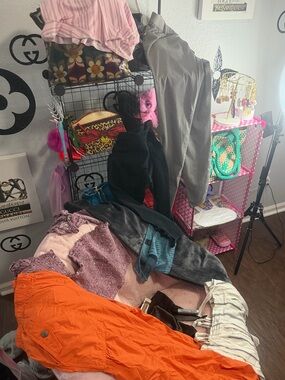 Bundle #16 - 8 Women's Med Items - Pics included